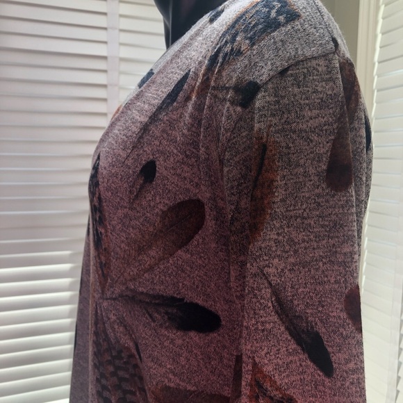 Fantastic Fawn Cerys Feather Top ♻️3/$40♻️ - Picture 3 of 3